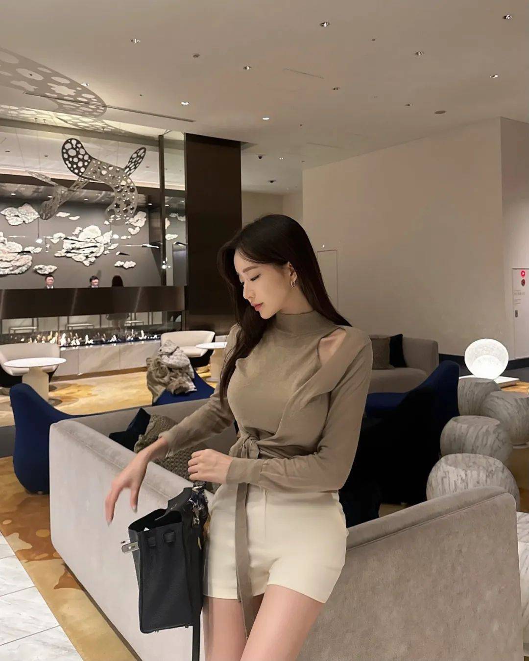 性少妇的成熟魅力——JEALOUSVUE下的深度探索