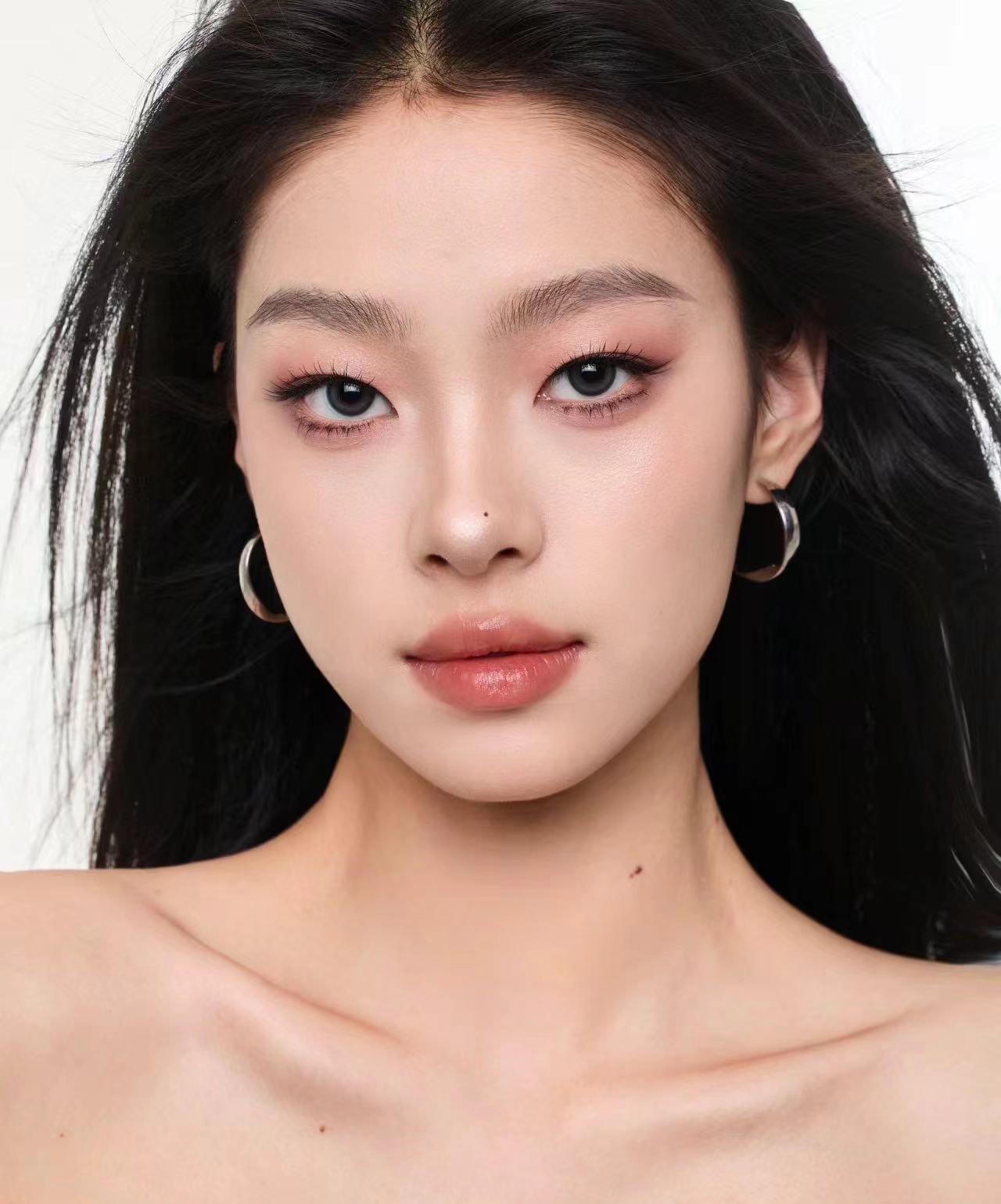 美女日系裸妆照美女日系裸妆照，清新自然的妆容艺术