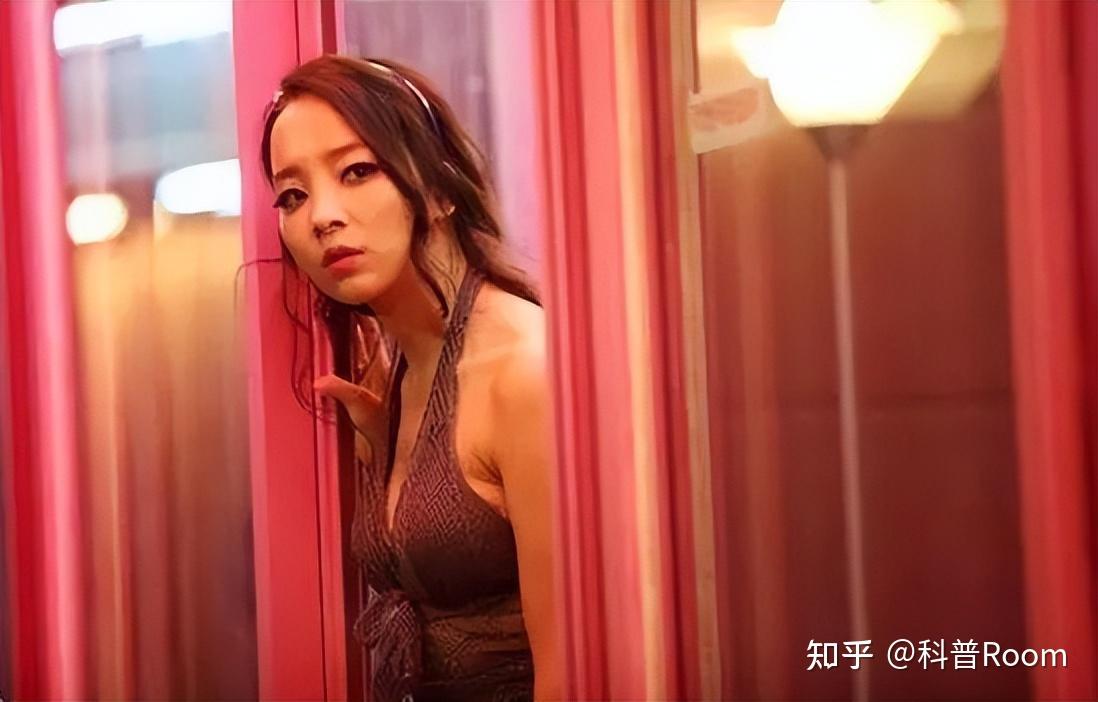 成人品色堂，探索成人文化与道德的边界-第3张图片