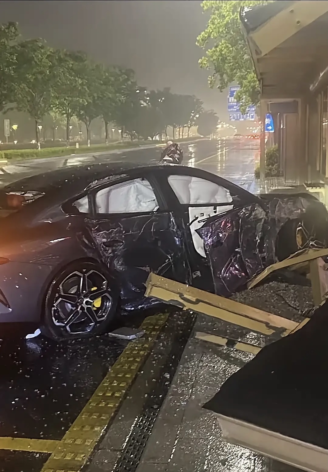 公交车上的八次碰撞与高黄之谜