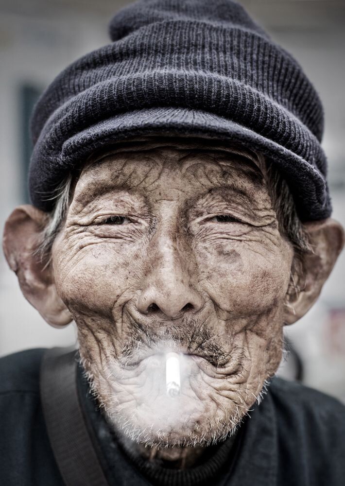 欧洲老妇60一70的年龄段特点欧洲老妇的岁月与风采——60至70岁的生活点滴-第2张图片